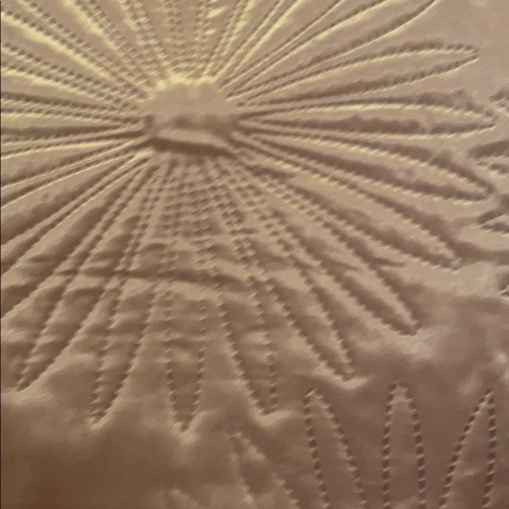 Bed cover with two pillowcases - Picture 3 of 4